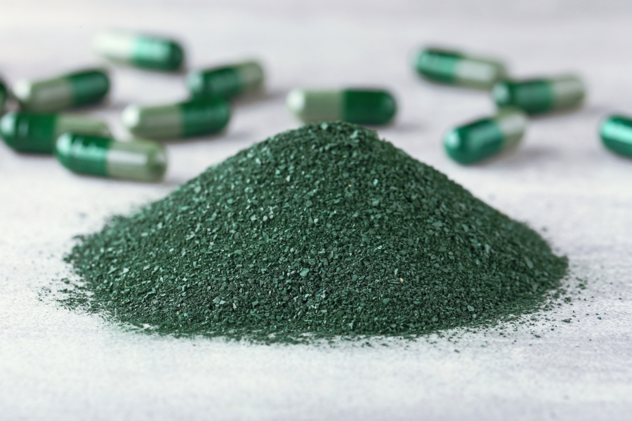 Spirulina Capsules vs Powder - Spirulina Capsules and Powder.